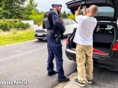 Policja coraz częściej zagląda do bagażnika. Jeśli tego nie masz, mandat!