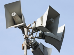 Jak odróżnić alarm powietrzny od syreny strażackiej? Kluczowe informacje dla twojego bezpieczeństwa