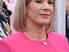 Marta Nawrocka cała w różu nie bez powodu. Stylistka: "To jasny komunikat"