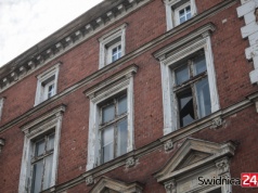 Popadająca w ruinę zabytkowa kamienica dostanie drugie życie? [FOTO]