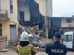 Runęła ściana kamienicy. Trwa akcja ratunkowa