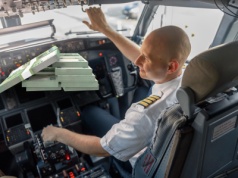 Zarobki pilotów 2025