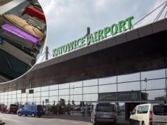 Chaos w Pyrzowicach. Pasażerowie godzinami czekali na bagaże. "Zero informacji"