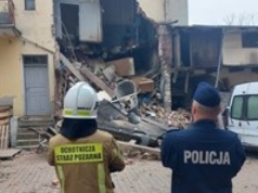 Runęła ściana kamienicy w Wągrowcu