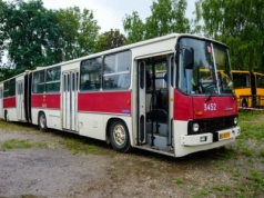 Dzień otwarty otwarte w Zajezdni Muzealnej Brus. Zabytkowe tramwaje i autobusy, historyczne kasowniki oraz stare sygnalizacje świetlne [ZDJĘCIA]