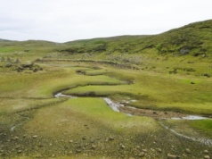 To jezioro potrafi zniknąć w kilka godzin. Rano pełne, w południe już go nie ma. Legenda straszy do dziś
