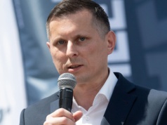 Podobnie jak przed II wojną światową uprawia się u nas propagandę sukcesu