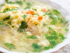 Dorzucam do rosołu zamiast natki pietruszki. Ma wtedy lepszy smak i aromat