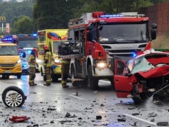 Kto naprawdę powoduje wypadki w Polsce? Raport Policji 2024 obala mity. Młodzi kierowcy na cenzurowanym.