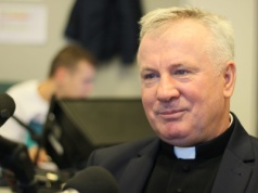 Żydzi przegrali w sądzie z ks. Guzem. Poszło o mordy rytualne