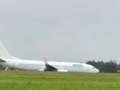 Lotnisko w Balicach zamknięte co najmniej do godziny 18. Trwa wyciąganie samolotu z pasa zieleni