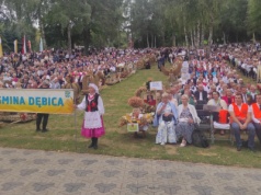 „Jako ludzie wierzący, wrzucamy w ziemię ziarno pobłogosławione” – dożynki powiatowo-gminne w Zawadzie i Głobikowej