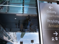 Samolot lądował w Krakowie i wypadł z pasa. Pasażerowie ewakuowani