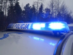 Dachowanie auta na łącznicy dwóch ważnych dróg