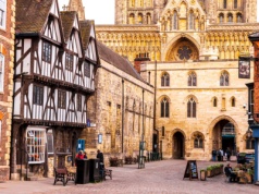 Ani Oksford, ani Cambridge. To miasto zachwyca katedrą i średniowiecznym klimatem