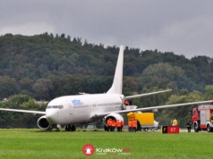 Boeing wypadł z pasa na Balicach. Jadą strażacy z Ostrawy