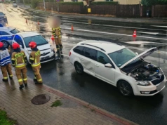 Utrudnienia w ruchu po zderzeniu Toyoty ze Skodą na ulicy Wolności