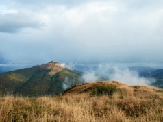 Jest najmniej dostępnym szczytem w Polsce. Bez zezwolenia wejdziesz tylko raz w roku