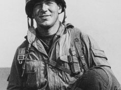 Atak kompanii Easy na niemiecką baterię – podręcznikowa taktyka małych pododdziałów