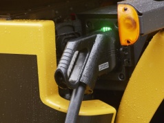 Komisja Europejska i producenci aut chcą jednak elektryfikacji