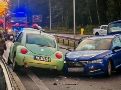 Czołowe zderzenie na obwodnicy Maciejowej. Volkswagen znalazł się na przeciwnym pasie