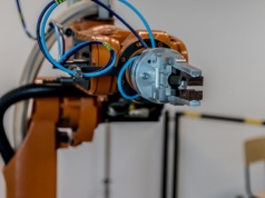 Robotyzacja podnosi zatrudnienie w Europie! Polska niechlubnym wyjątkiem [BADANIE]