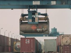 Chiny wpychają auta, a nie biorą od nas nawet kurzych nóżek. Po co więc przyjeżdża szef dyplomacji Chin?