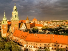 Poniedziałek pod znakiem burz i deszczu. IMGW ostrzega przed silnym wiatrem