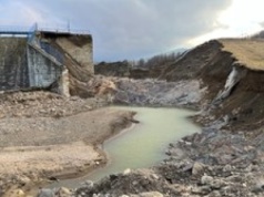 "Żyjemy jak na tykającej bombie". Nowe informacje o odbudowie i śledztwie ws. tamy w Stroniu Śląskim