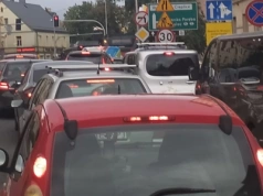 Armagedon na ruchliwym skrzyżowaniu. Kierowcy nie patrzą na znaki, tylko jeżdżą na pamięć