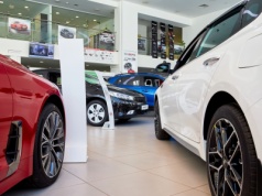 Rosyjscy dilerzy samochodowi bankrutują. Masowe zamknięcia salonów