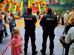 Policjanci na festynie „Dla psiaka i kociaka” w Ząbkowicach Śląskich [ZDJĘCIA]