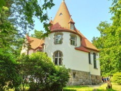 Niezwykły dom-zamek w Karkonoszach. Mieszkał tu znany noblista