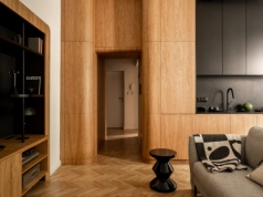 Mieszkanie w modernistycznej kamienicy w Warszawie według projektu NOI Studio.