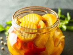 Dodatki, które walczą z infekcją. Piklami w tej marynacie zajadamy się całą zimę