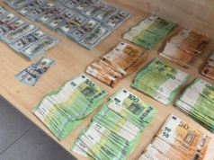 Pies tropiciel wykrył 1,3 mln złotych w bagażu Ukrainki na przejściu granicznym