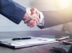 Nowatorskie leki dzięki AI – Novartis i Monte Rosa z umową licencyjną o wartości 5,7 mld USD