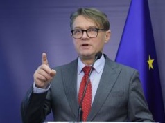 Po wizycie szefa chińskiej dyplomacji. Polski drób wróci do Chin, a Pekin chce współpracy w autach na prąd