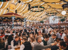 Oktoberfest 2025 już za rogiem. Tyle zapłacisz za jedzenie i napoje. Tanio nie jest