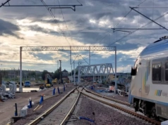 Nowe tory w Katowicach gotowe. Pociągi przejeżdżają przez peron 1 i pod dużym wiaduktem