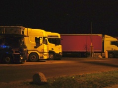 Parkingowy atak na polskiego kierowcę, z głęboką raną ciętą – komentarz policji