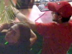 W lokalu na Mariackiej zabrali cudzy telefon. Policja szuka osób ze zdjęć