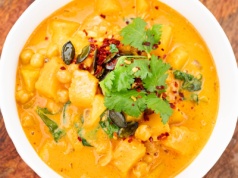 Curry z dynią i ciecierzycą