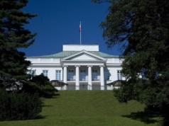 Dron nad Belwederem i budynkami rządowymi. Nowe informacje, wiceszef MSWiA komentuje