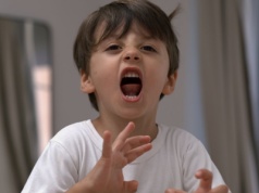 "Powiedz swojemu dziecku, że jest irytujące". Rozpętała burzę, a rodzice zareagowali