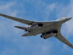 Rosyjskie bombowce Tu-160. Manewry nad Morzem Barentsa to część Zapad 2025