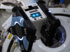 Wojsko przetestowało robota na orbicie. Fruwa jak astronauta i dokręci śrubkę