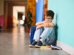 Matka zapisała syna na taniec towarzyski i zaczął się hejt. Zabrać go z zajęć? Psycholożka odpowiada