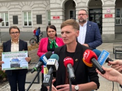 Władze Kielc chcą pomóc mieszkańcom w zbieraniu zużytej odzieży