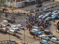 Nie żyje 17 osób. Najludniejszy muzułmański kraj świata reaguje na epidemię